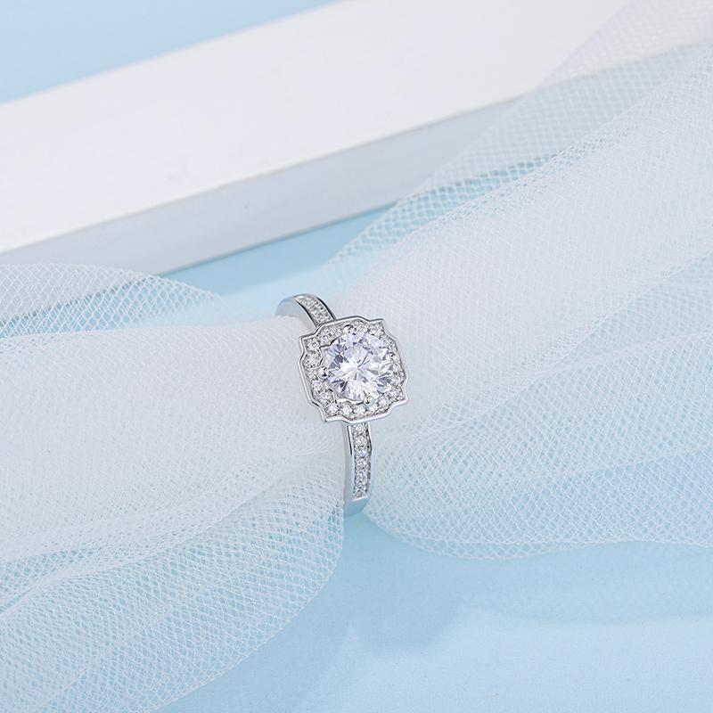 925 Sterling Silver  Classic Round Cut CZ Halo Ring 6