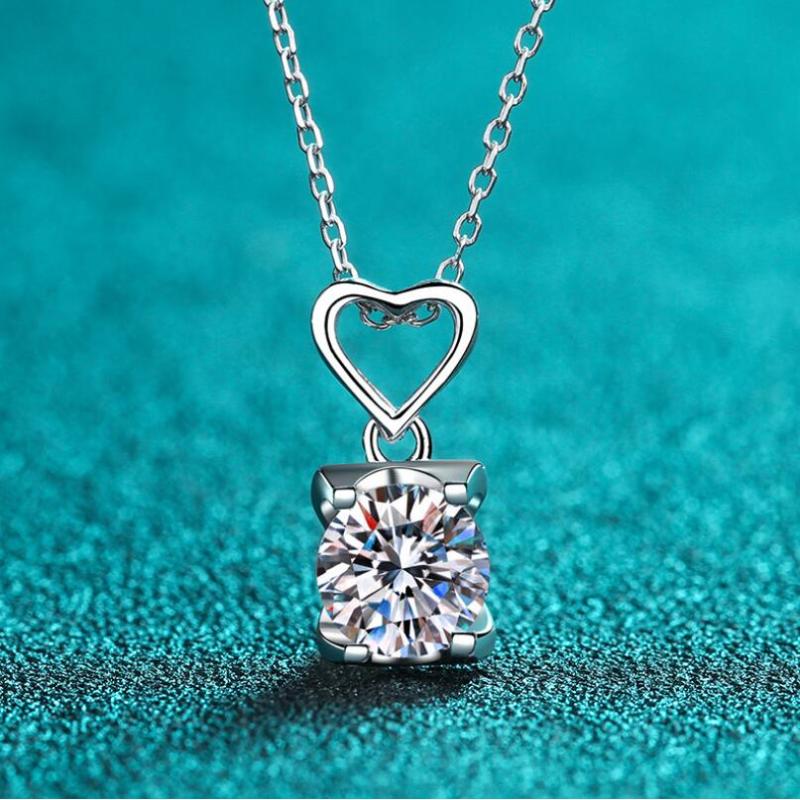 925 Sterling Silver Round Cut CZ Heart Pendant Necklace 3