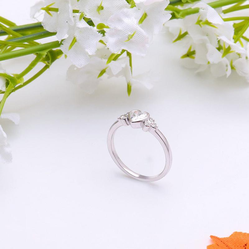 925 Sterling Silver  Heart-shaped CZ Heart Ring 3