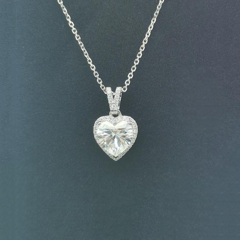 925 Sterling Silver Heart Shaped CZ Classic Pendant Necklace 1