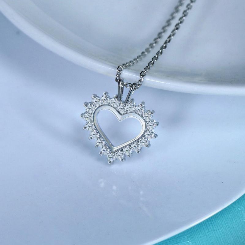 925 Sterling Silver CZ Heart Shaped Pendant Nacklace 2