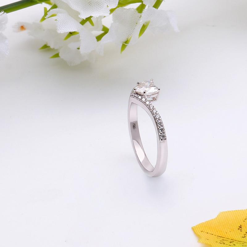 925 Sterling Silver Heart-shaped CZ Diamond Ring 7