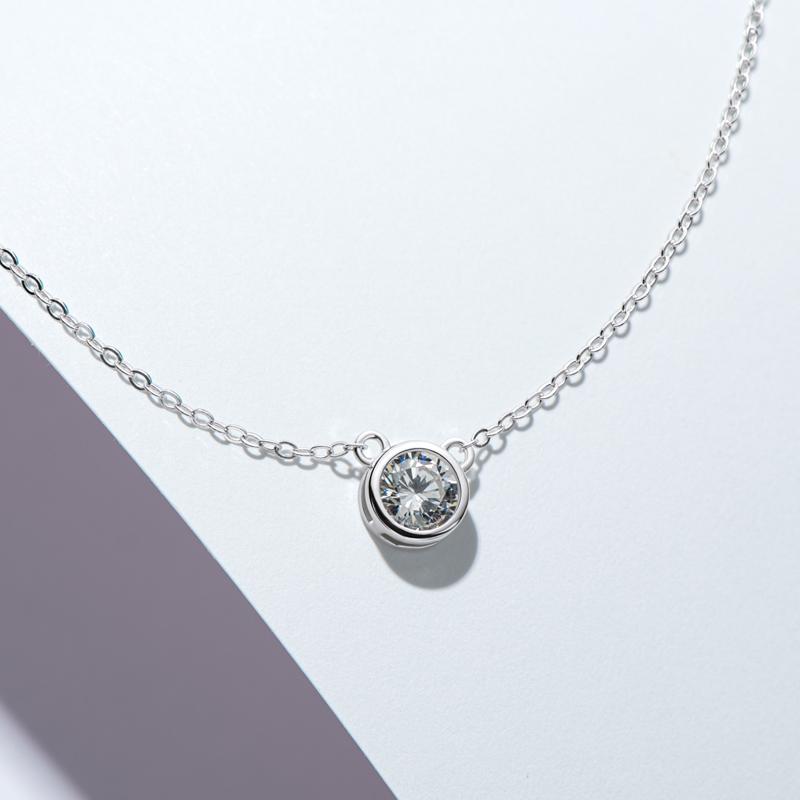 925 Sterling Silver Mouse Solitaire Round CZ Pendant Necklace 18