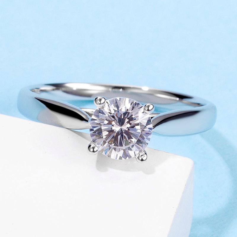 925 Sterling Silver Classic Round CZ Solitaire Ring 4